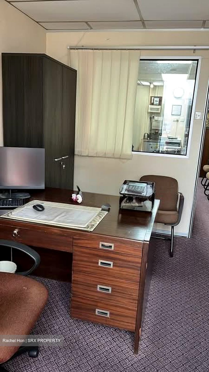 High Street Centre (D6), Office #557829111